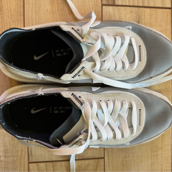 Nike Waffle One Sneaker Women's 7 White Cream - Picture 2 of 6